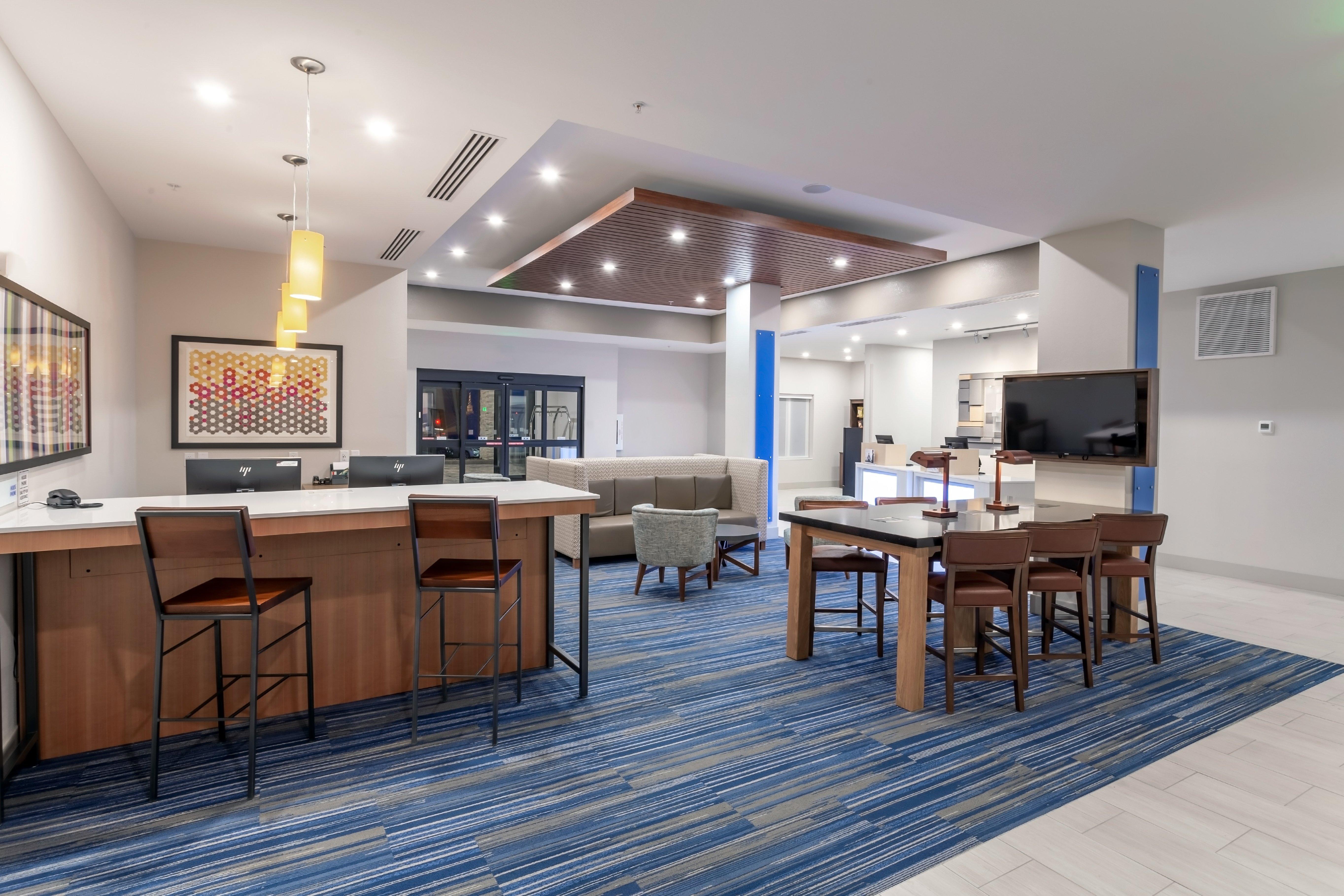 Holiday Inn Express & Suites - Columbus - Worthington, An Ihg Hotel Esterno foto